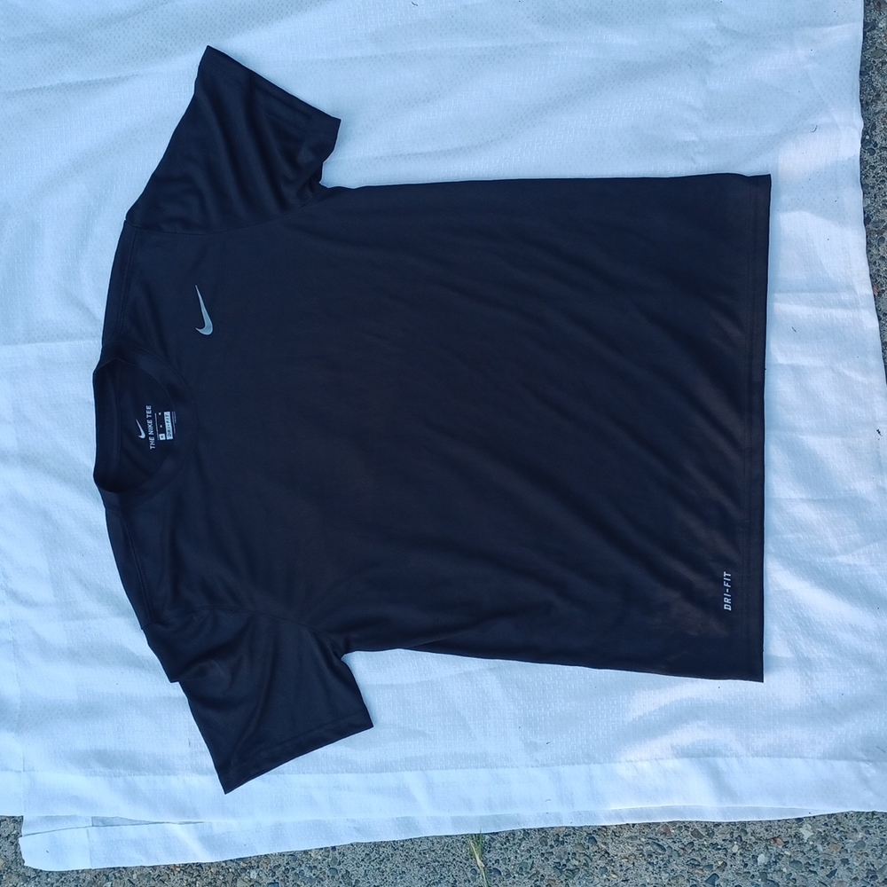 Nike men's short sleeve shirt color black size M